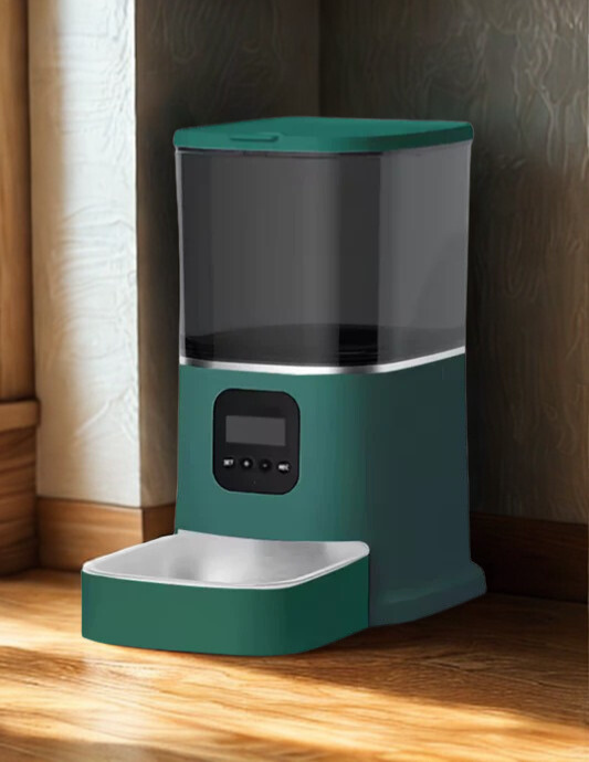 Smart automatic dog feeder with camera and 6L food capacity — WiFi-enabled dog automatic feeder.